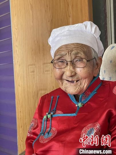 薩仁托婭拍攝的“草原母親”?！∷_仁托婭供圖