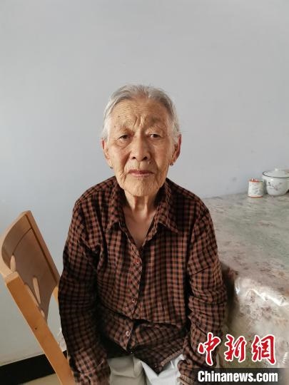 薩仁托婭拍攝的“草原母親”?！∷_仁托婭供圖