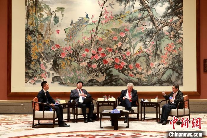 9月27日，尼山世界文明論壇在曲阜舉行，圖為該論壇的“高端訪談”活動(dòng)?！×籂?攝