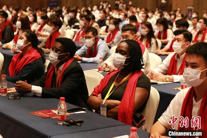 第十六屆“聯(lián)合國教科文組織孔子教育獎”9月27日晚在山東曲阜揭曉。梁犇 攝