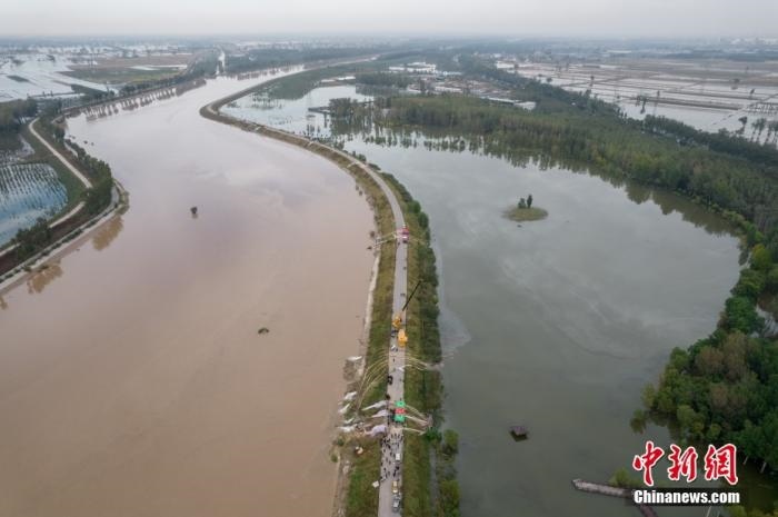 資料圖：10月10日，山西省介休市汾河濕地公園遭遇洪水倒灌。<a target='_blank' href='http://www.chinanews.com/'>中新社</a>記者 韋亮 攝