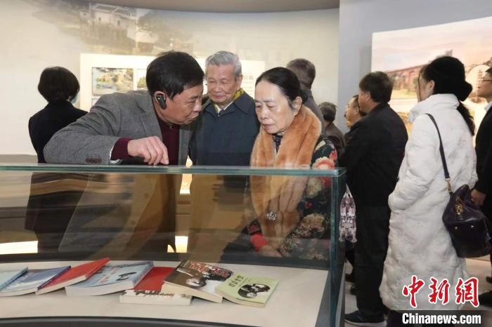 船政后裔在參觀新館。　陳曉靜 攝