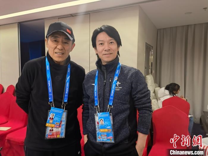 張文海與張藝謀的合影。　張文海 供圖