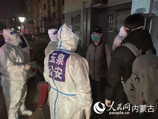 耐心溝通，居民們轉(zhuǎn)變態(tài)度。平安玉泉供圖