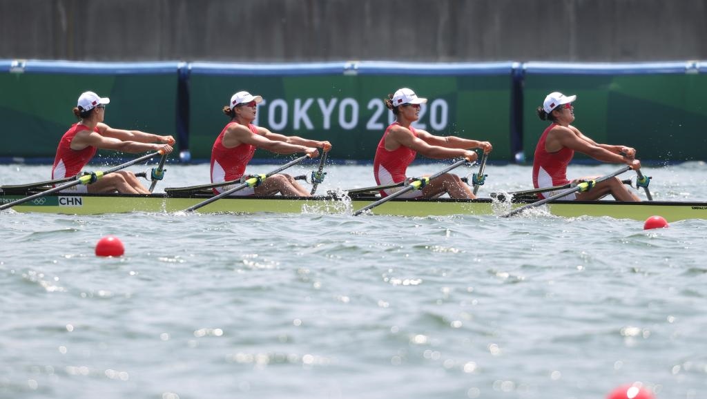 7月28日，中國隊選手陳云霞、張靈、呂揚、崔曉桐在比賽中。新華社記者杜瀟逸攝.jpg