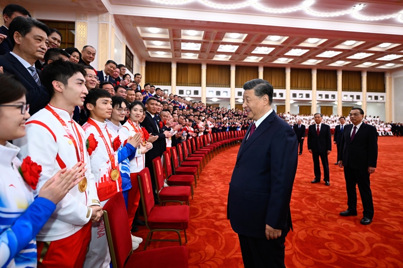 2022年4月8日，習(xí)近平總書記會見北京冬奧會、冬殘奧會突出貢獻(xiàn)集體代表、突出貢獻(xiàn)個人和中國體育代表團(tuán)成員。