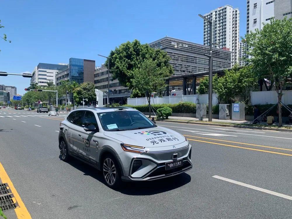 △自動(dòng)駕駛汽車在河套深港科技創(chuàng)新合作區(qū)開(kāi)展道路測(cè)試。