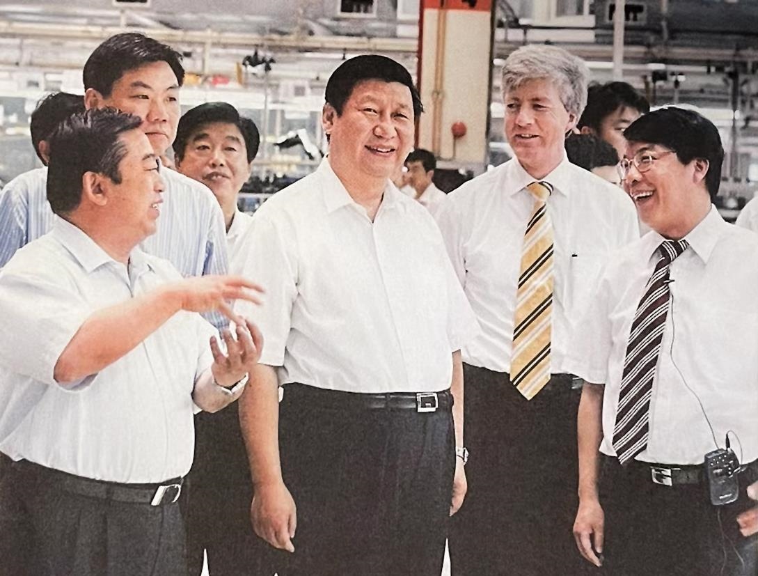 2007年7月，習(xí)近平調(diào)研上海大眾汽車有限公司。