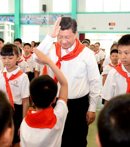 2014年5月30日，習(xí)近平總書記來到北京市海淀區(qū)民族小學(xué)，參加慶祝“六一”國際兒童節(jié)活動。新華社記者 李濤 攝