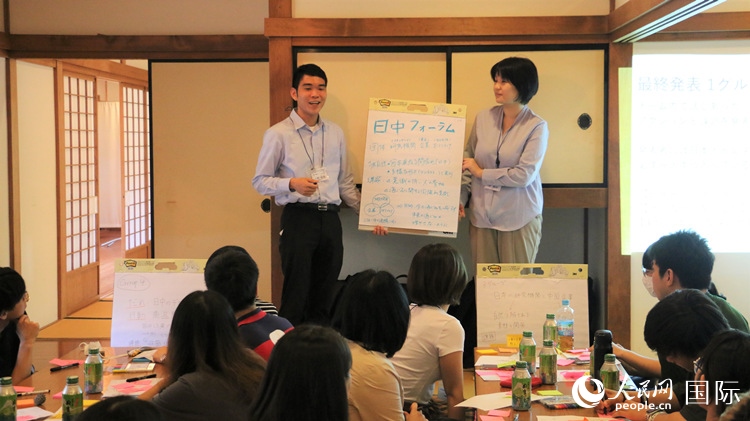 發(fā)表各自的研討成果。人民網(wǎng) 許可攝