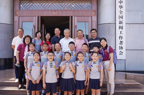 文縣東壩童聲合唱團的孩子們在中國記協。