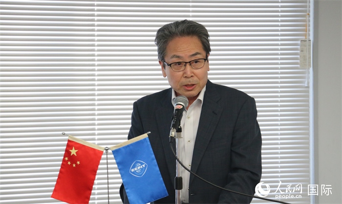 日本國貿(mào)促專務理事安田真人在日本路演會場發(fā)表致辭。人民網(wǎng) 許可攝
