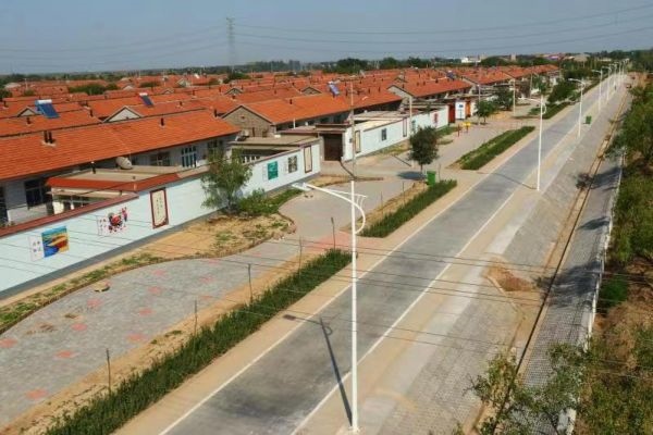 后仙莊村整治后道路整潔，住房整齊劃一