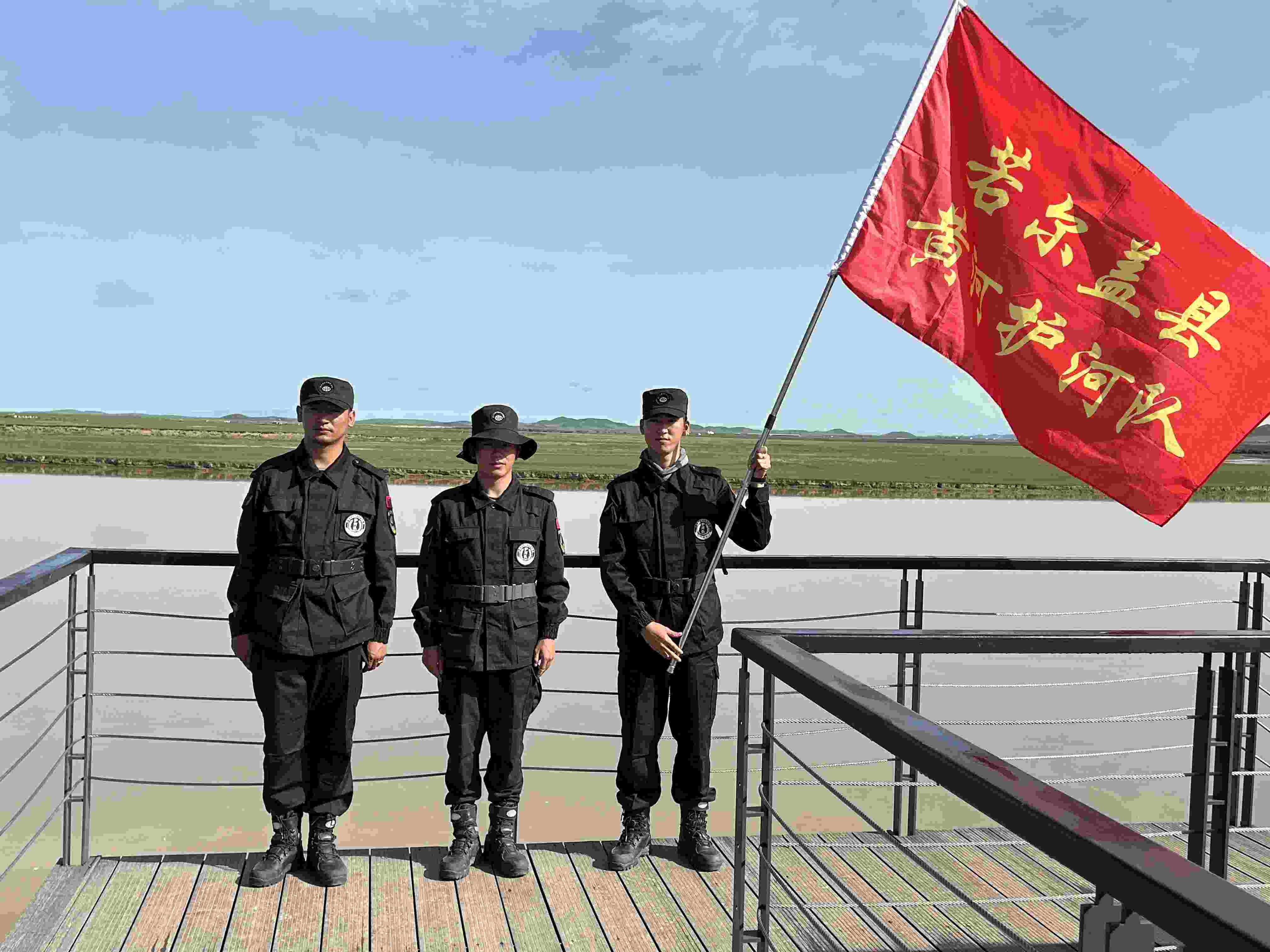 若爾蓋縣黃河護(hù)河隊(duì)。人民網(wǎng) 周靜圓攝