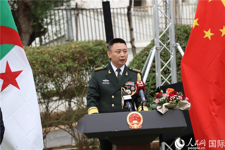 圖為胡璽鈞武官致辭。人民網(wǎng)記者 王傳寶攝