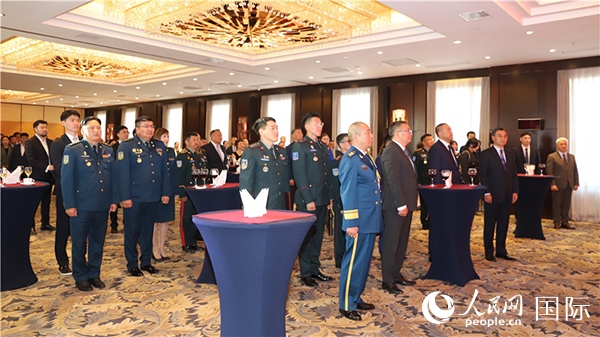 中國(guó)駐蒙古國(guó)使館慶祝建軍96周年招待會(huì)現(xiàn)場(chǎng)。人民網(wǎng)記者 霍文攝