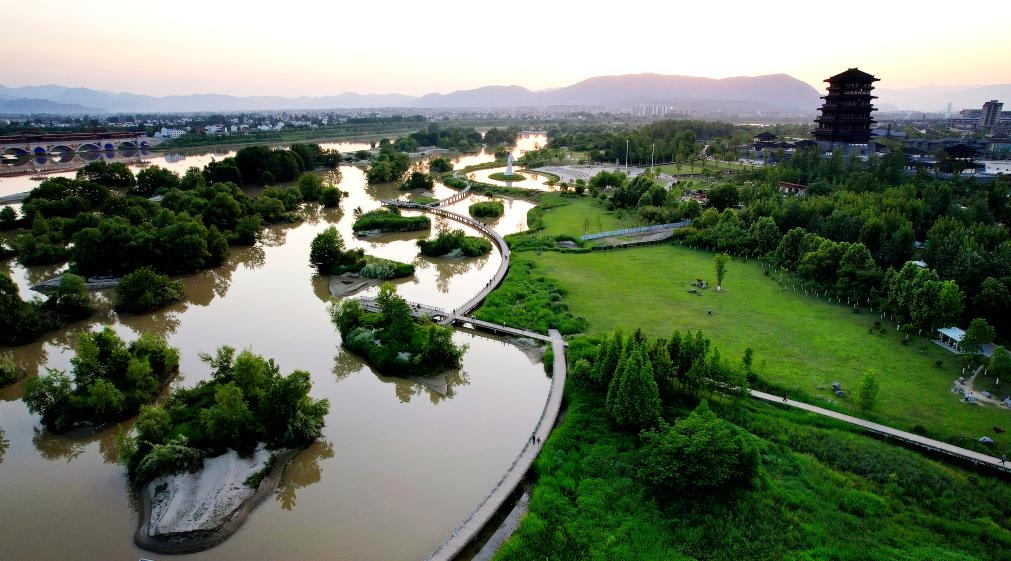 2022年5月16日拍攝的天漢濕地公園景色。新華社記者 邵瑞 攝