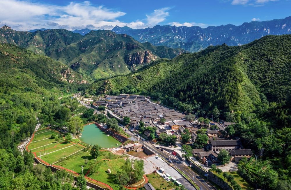 這是2021年7月23日拍攝的河北省阜平縣駱駝灣村景色（無人機(jī)照片）。新華社記者 朱旭東 攝