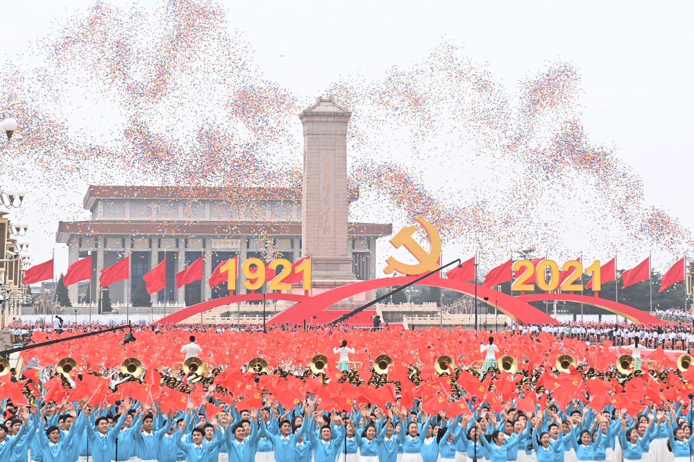 2021年7月1日上午，慶祝中國共產(chǎn)黨成立100周年大會(huì)在北京天安門廣場隆重舉行。這是慶祝大會(huì)現(xiàn)場放飛氣球。新華社記者 李尕 攝