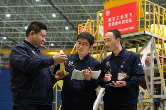 在工作中的“羅陽青年突擊隊”隊員。航空工業(yè)沈飛供圖