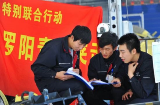在工作中的“羅陽青年突擊隊”隊員。航空工業(yè)沈飛供圖