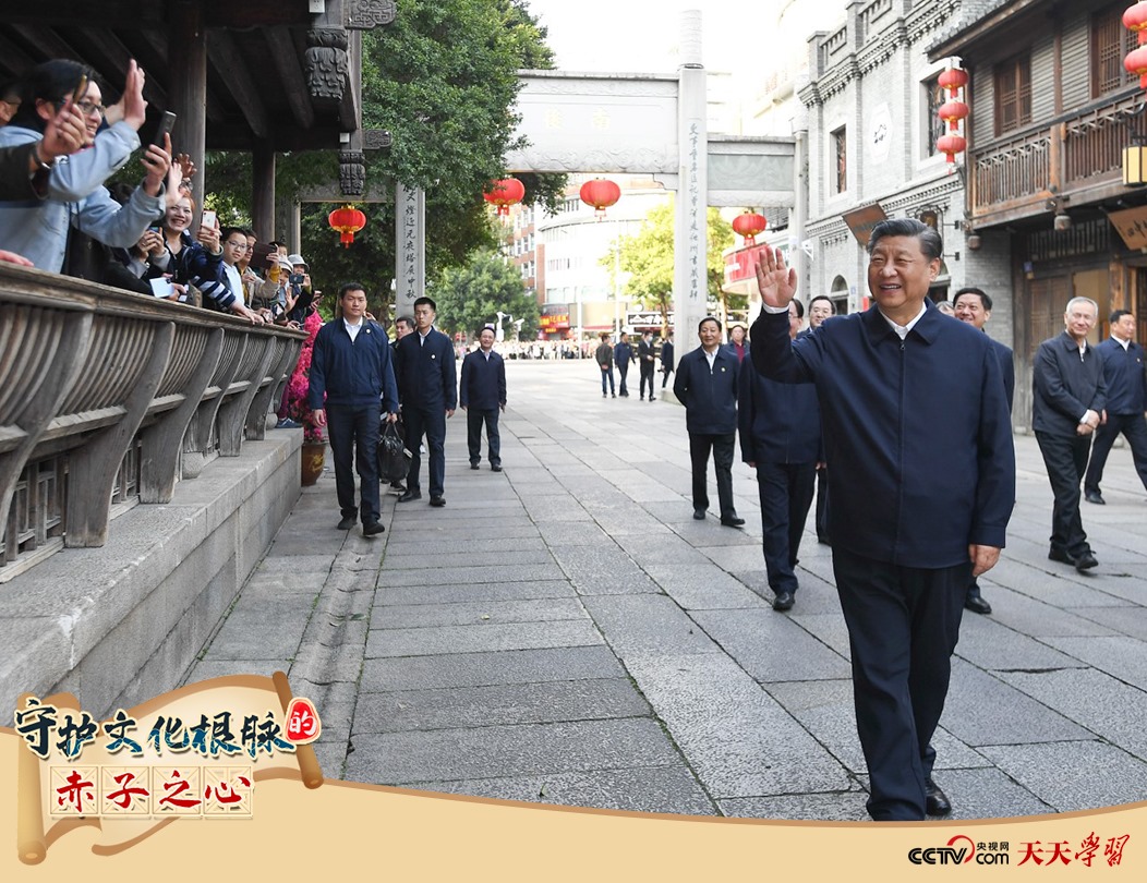 2021年3月24日，習近平總書記在福建福州三坊七巷歷史文化街區(qū)步行察看南后街。