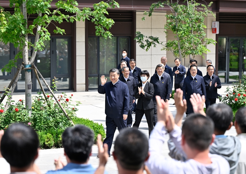 2023年5月10日，習(xí)近平在河北省雄安新區(qū)容東片區(qū)南文營社區(qū)考察。