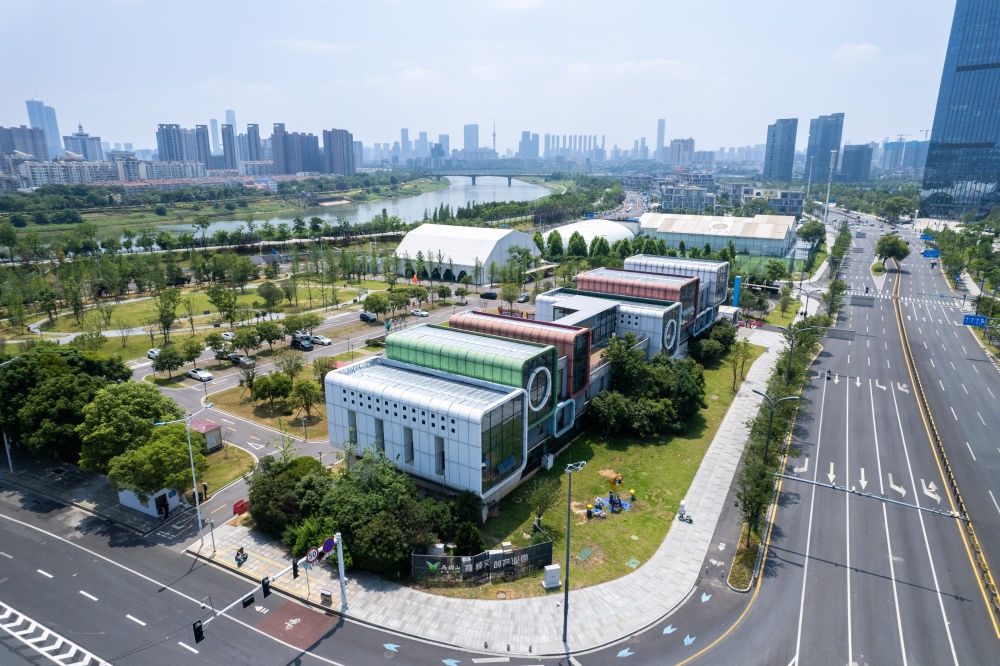  這是在長沙市開福區(qū)拍攝的馬欄山視頻文創(chuàng)產(chǎn)業(yè)園（無人機(jī)照片，6月7日攝）。新華社記者 陳思汗 攝