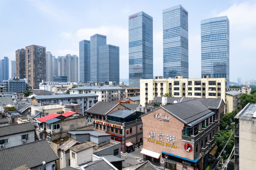  這是在長沙市開福區(qū)拍攝的潮宗街及周邊景色（無人機(jī)照片，6月7日攝）。新華社記者 陳思汗 攝