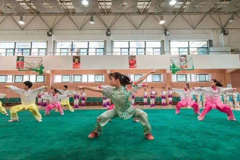 △今年暑假期間，浙江溫州舉行青少年學(xué)生陽(yáng)光體育運(yùn)動(dòng)會(huì)。