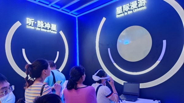 9月2日，貴州展館里觀眾排隊(duì)體驗(yàn)VR。受訪者供圖