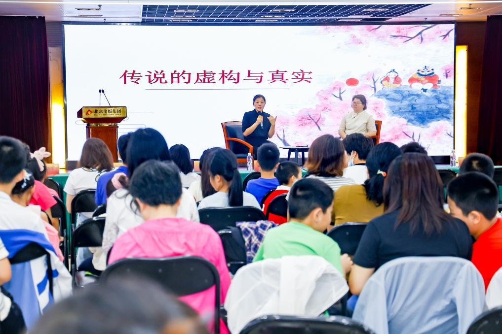 經(jīng)典閱讀進(jìn)社區(qū)——十月少年文學(xué)創(chuàng)享會(huì)走進(jìn)裕中東里。主辦方供圖