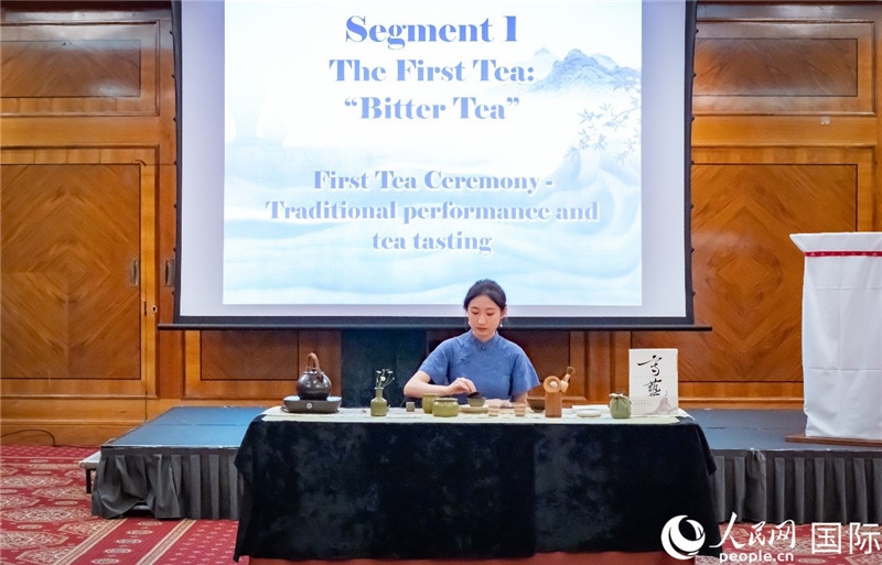 圖為茶藝師表演。人民網(wǎng)郭錦標 攝