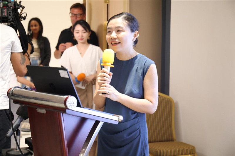 圖為吉布提孔子學(xué)院鄒燕舞院長為表彰儀式致辭。吉布提孔子學(xué)院供圖