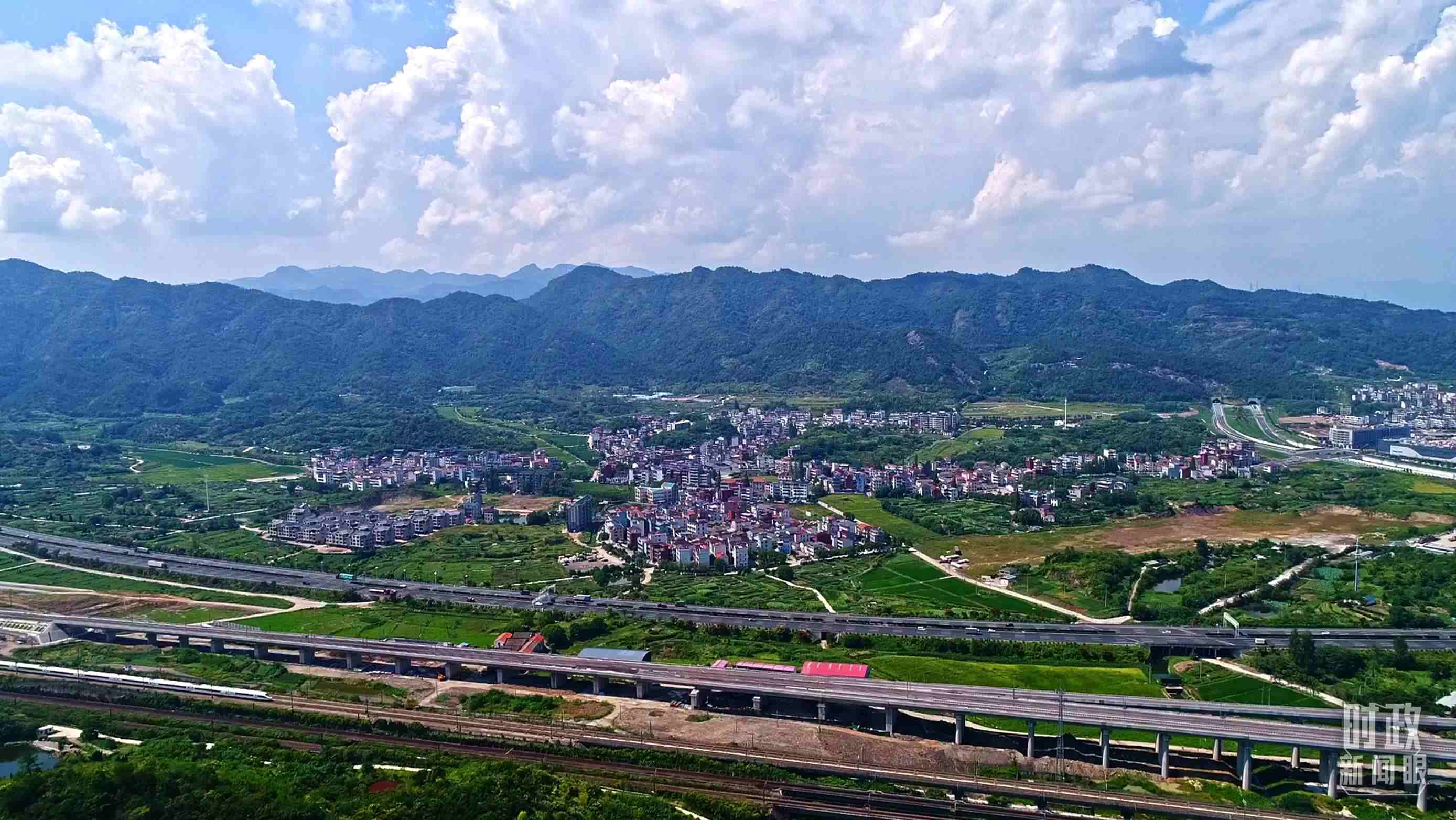 △李祖村航拍。（總臺(tái)央視記者范凱拍攝）