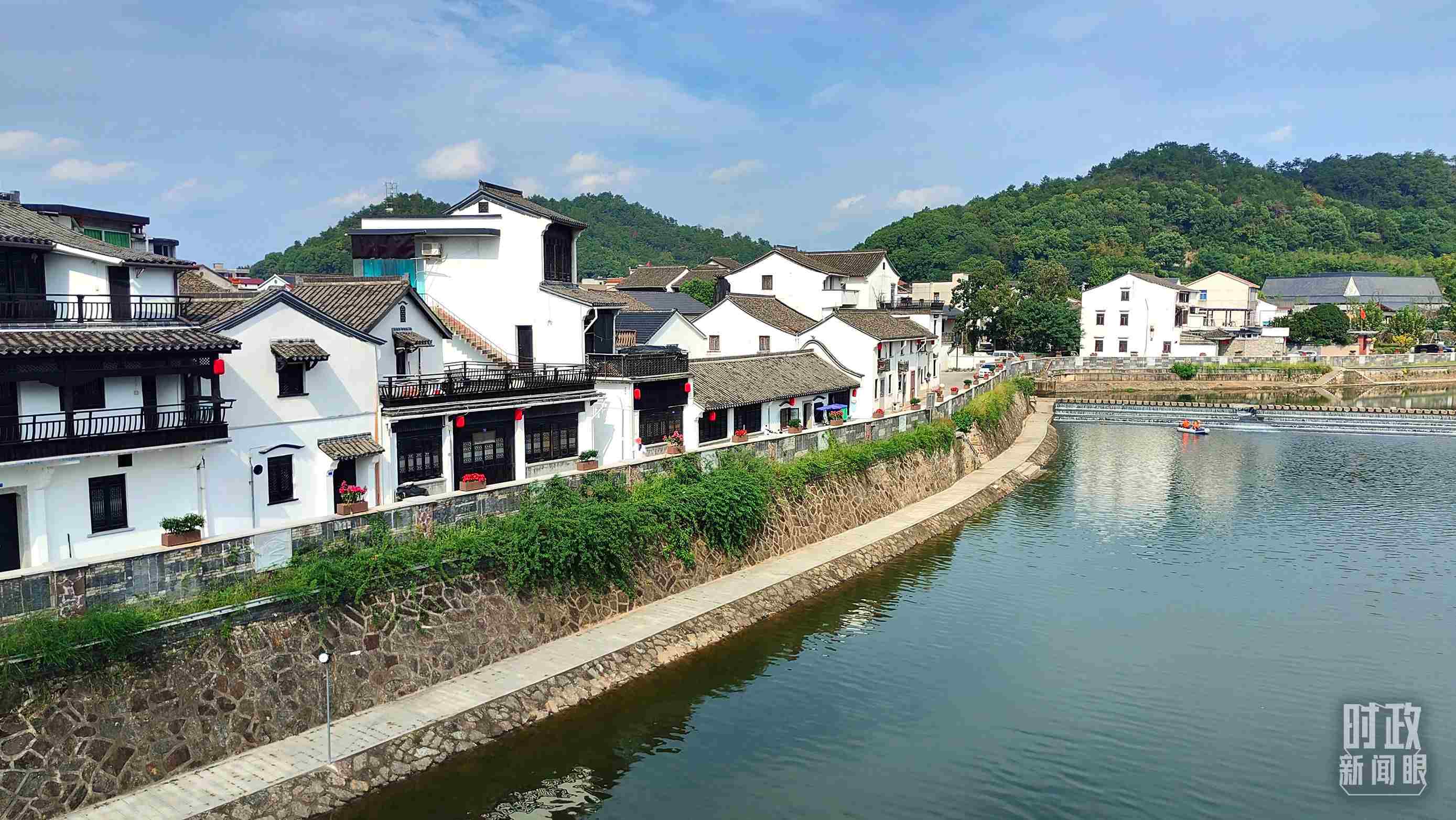 △“楓橋經(jīng)驗”發(fā)源地諸暨市楓橋鎮(zhèn)。（總臺央視記者楊立峰拍攝）