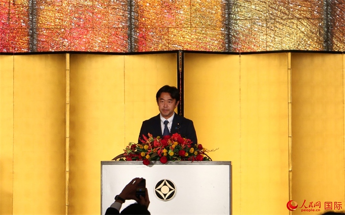 日本外務(wù)大臣政務(wù)官穗坂泰發(fā)表致辭。人民網(wǎng) 許可攝