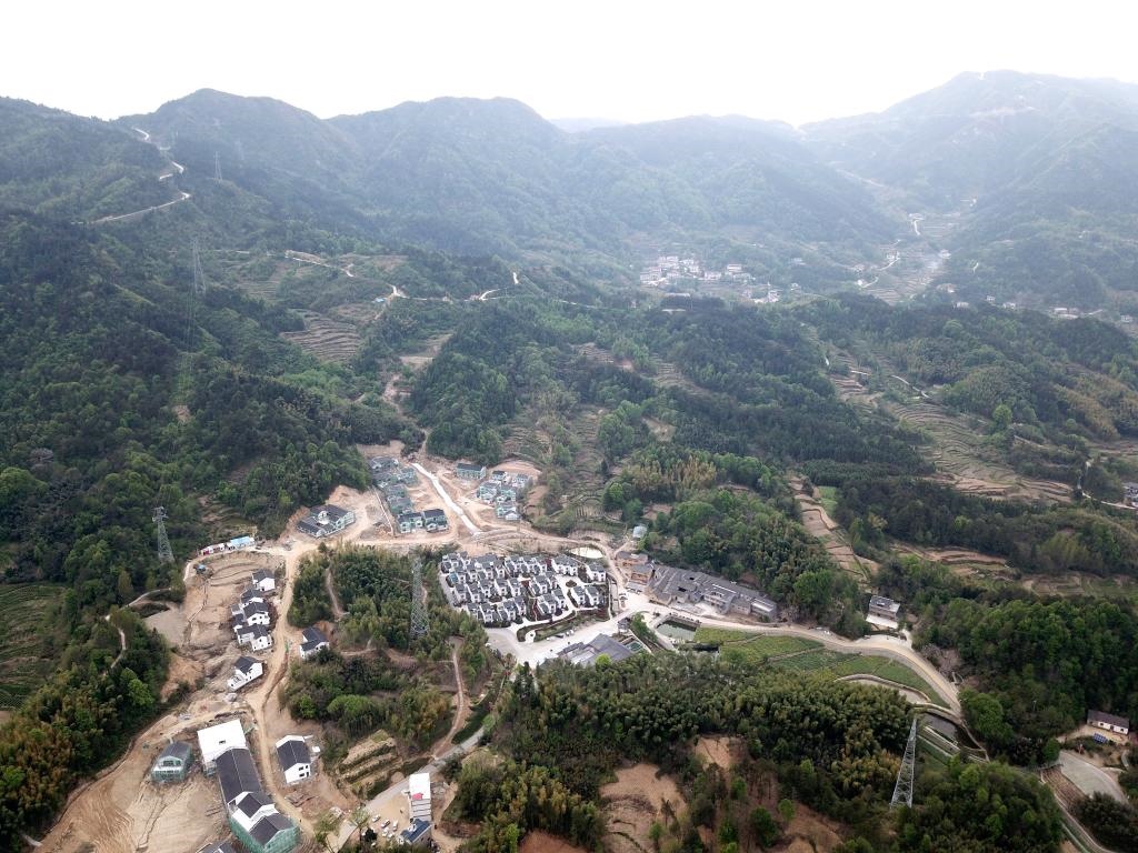 這是2020年4月16日拍攝的金寨縣大灣村村民新居（無人機照片）。新華社記者劉軍喜攝