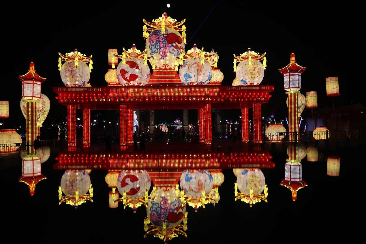 中秋國慶期間，南岳祝融文旅小鎮(zhèn)舉辦祝融花燈節(jié)。曹正平攝