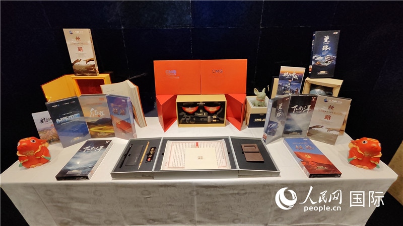 中央廣播電視總臺(tái)精品節(jié)目及文創(chuàng)產(chǎn)品展臺(tái)。人民網(wǎng) 蔣曉辰攝