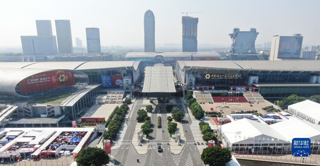 廣交會(huì)舉辦地外景（10月14日攝，無(wú)人機(jī)照片）。新華社記者 鄧華 攝