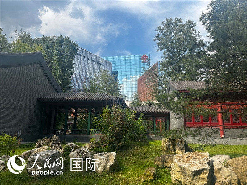莫斯科中國貿(mào)易中心的中式園林“華銘園”一角。人民網(wǎng)記者 申佳平攝