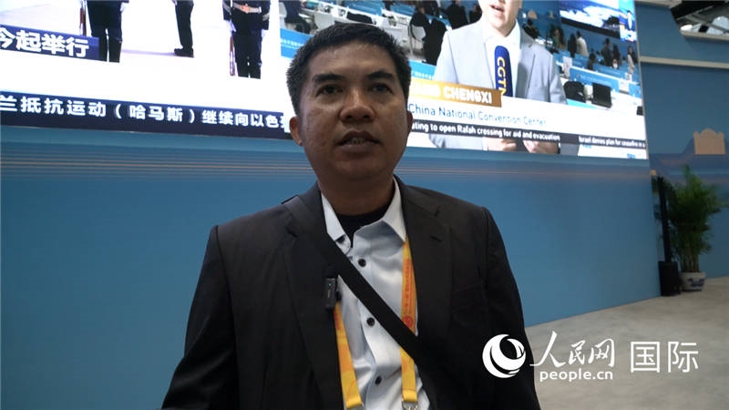 印尼《辛加朗綜合日報》記者班邦·蘇利斯提奧（Bambang Sulistio）與記者交談。人民網(wǎng) 楊春燕攝