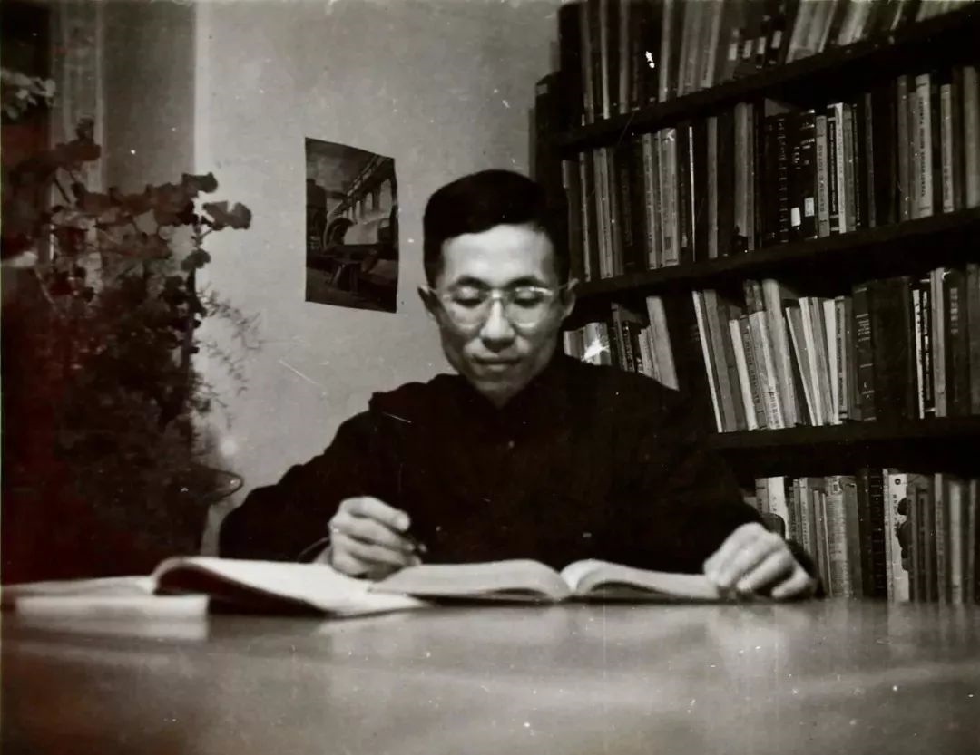 青年時期的秦裕琨。哈爾濱工業(yè)大學(xué)供圖