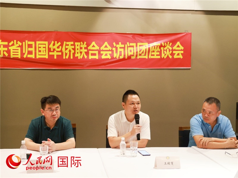 中國駐里約總領(lǐng)館副總領(lǐng)事王尉育（中）在座談會上致辭。人民網(wǎng)記者 陳海琪攝