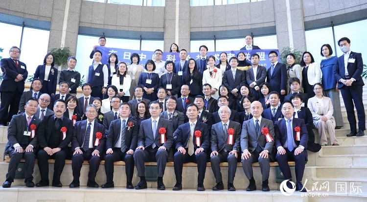 到場嘉賓與中國駐日本大使吳江浩合影留念。人民網(wǎng) 許可攝