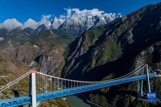 11月25日拍攝的麗香鐵路金沙江特大橋（無人機照片）。