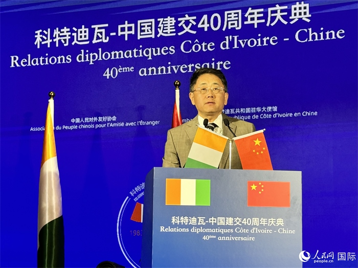 中國人民對外友好協(xié)會副會長姜江在招待會上致辭。人民網(wǎng) 謝瑩攝