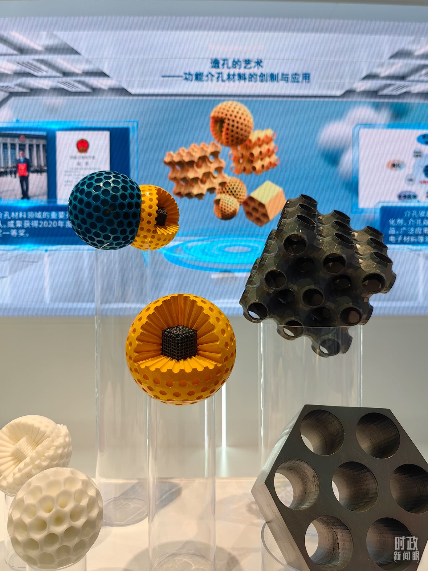 △上?？萍紕?chuàng)新成果展。（總臺(tái)央視記者段德文拍攝）