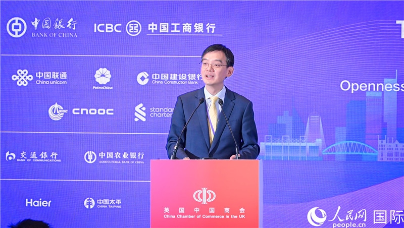 1. 英國(guó)中國(guó)商會(huì)會(huì)長(zhǎng)、中國(guó)銀行倫敦分行行長(zhǎng)方文建 致歡迎辭。郭錦標(biāo)攝_副本